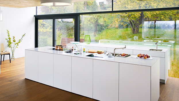 Classic contemporary kitchen in bulthaup b3 white